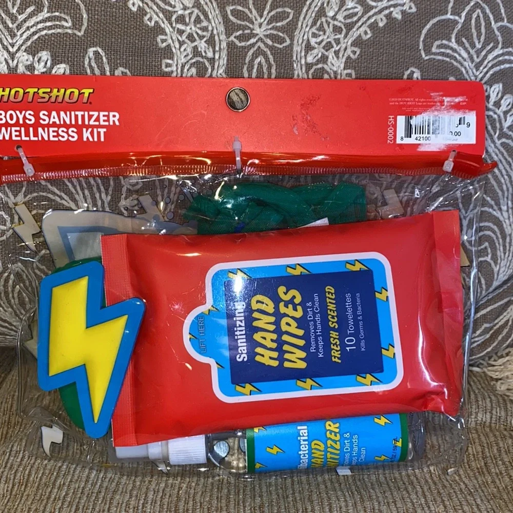 ❤️💛💙💚NWT Boys Sanitizer 5PC Wellness Kit